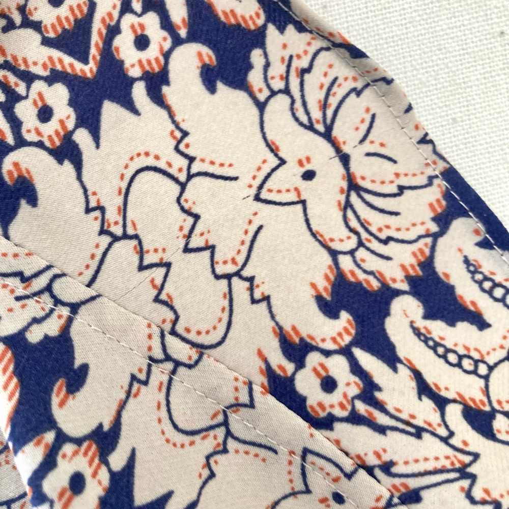 Cabi Stevie Flutter Sleeve Printed Blouse Size M - Picture 12 of 12